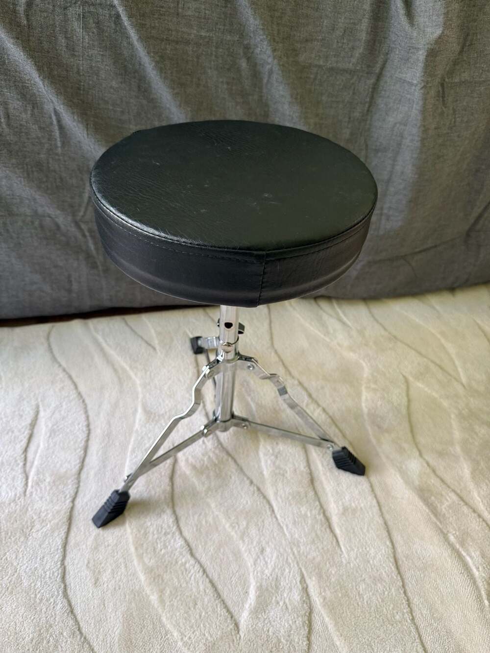Percussion Round Top Drum Throne with Single-Braced Legs